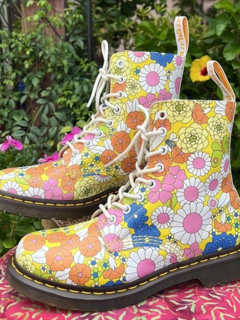 Dr. Martens RARE Pascal Daisy Retro  Floral Lace-Up Boots. Size 8 - Picture 6 of 15